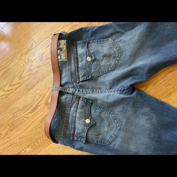 True Relations shorts retail price 160. Great conditions chic very stylish - Picture 5 of 14